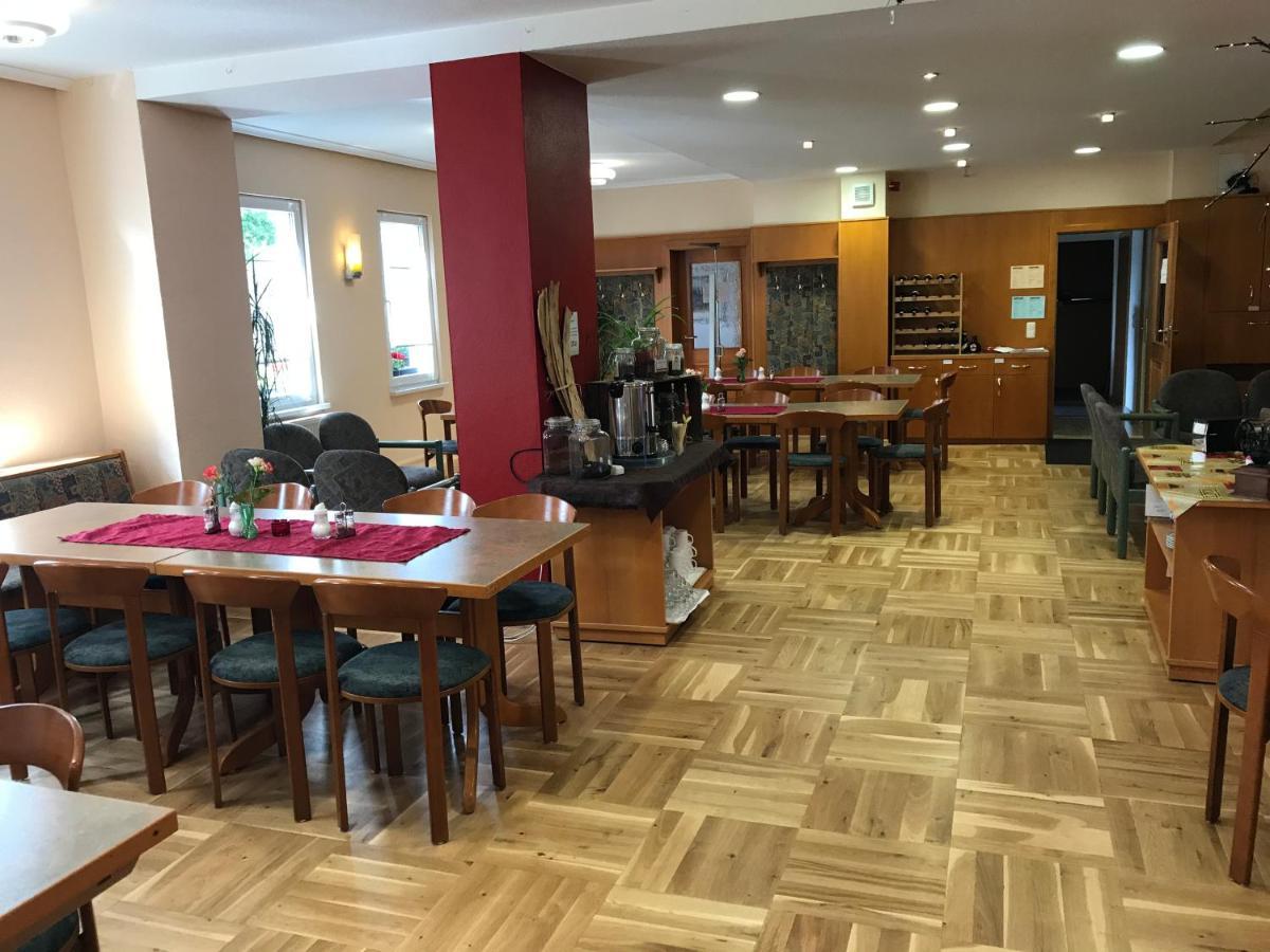 Haus Rosenbaum Gruppenhaus- Begegnungsstaette - Pension Neuhaus am Rennweg Eksteriør billede